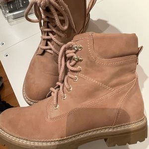 Steve Madden size 9 Blush Lug Sole Boot.